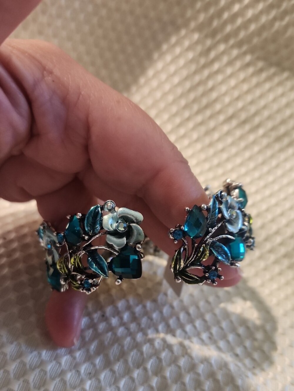 Fashion Jewelry Teal Floral Crystal Bracelet $2 For $13* - Picture 4 of 5